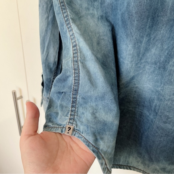 LIKE NEW GUESS Button Down Shirt Men Size XS EUC - Picture 8 of 8